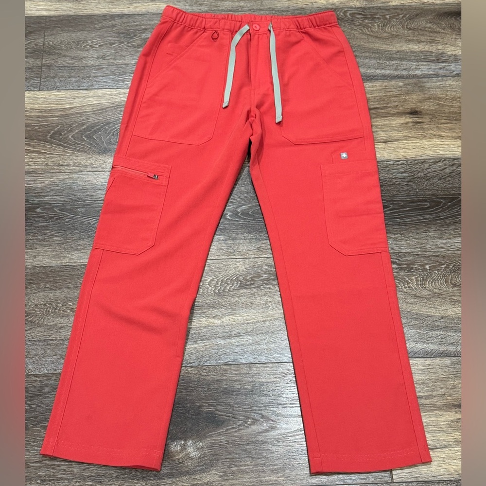 NWOT🌺FIGS Cairo Cargo Scrub Pants in Hibiscus Size Men’s XS Short
